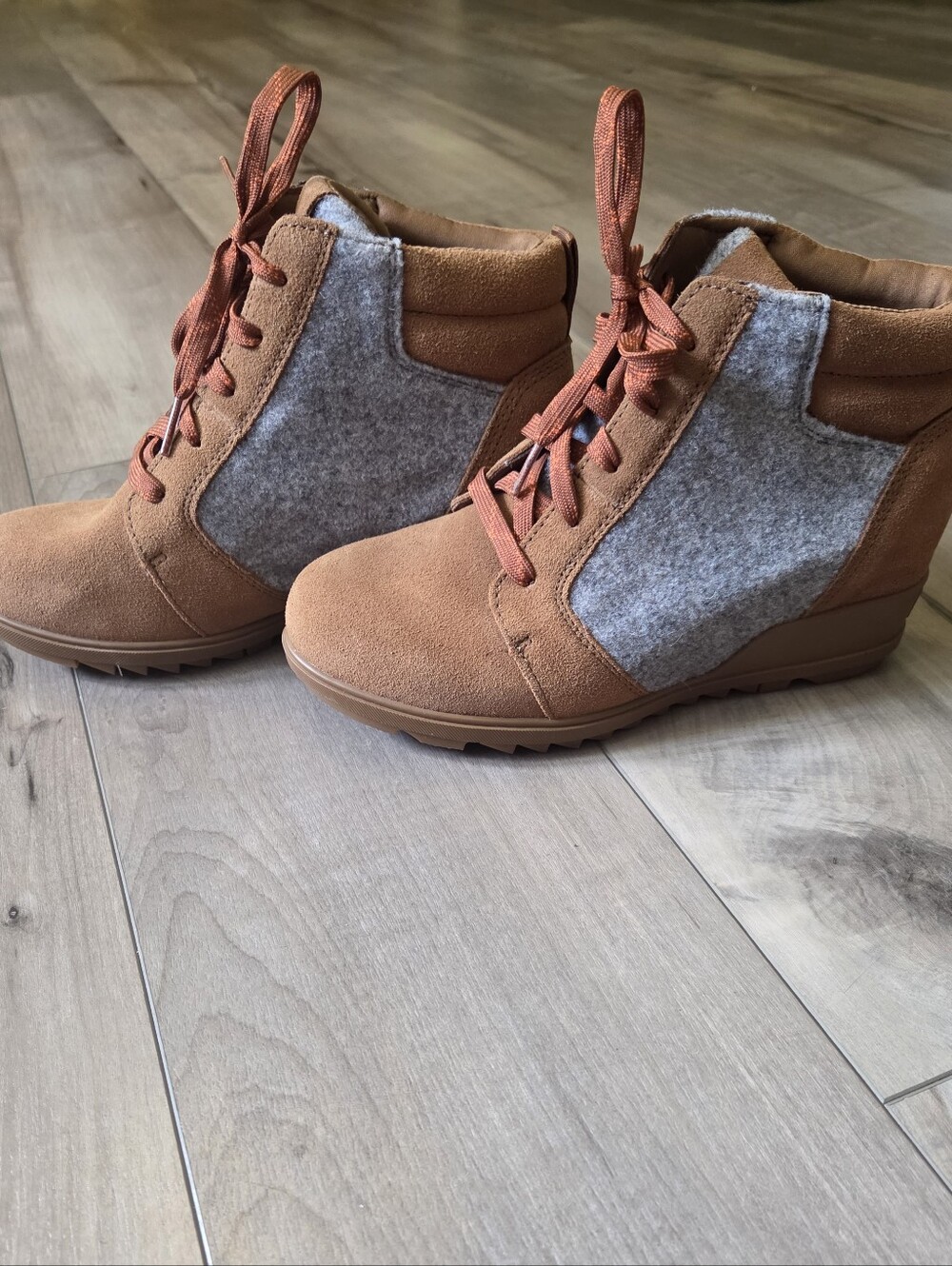 Sorel Rust Suede Lace-Up Wedge Ankle Boots with Gray Wool Panels
